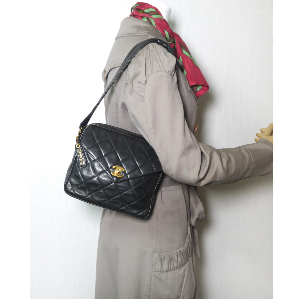 OLD CHANEL　マトラッセ スクエアワンショルダー（黒/ラムスキン）