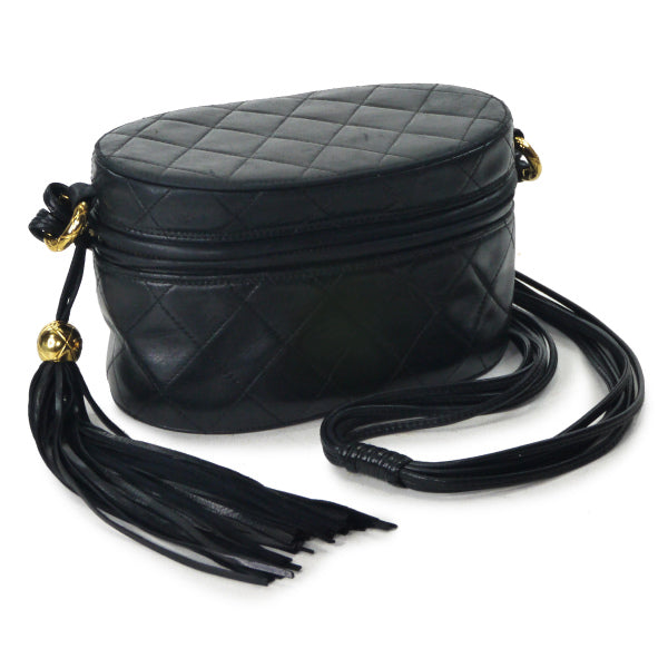 超希少品！♥ CHANEL　フリンジの黒ジャケットCCボタン　超人気の完売商品！ CHANEL シャネル 22AW ココボタンツイードジャケット