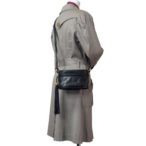 OLD CHANEL 80s!フリンジ付 ンショルダー（黒）