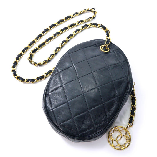 OLD CHANEL　チャーム付マトラッセ 楕円型ミニチェーンショルダー（黒）