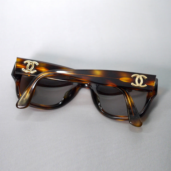 CHANEL ココマーク サングラス（べっ甲フレーム）