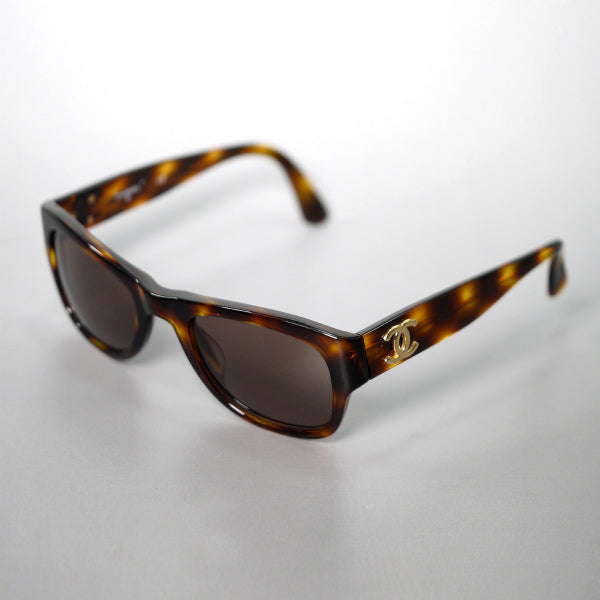 CHANEL ココマーク サングラス（べっ甲フレーム）