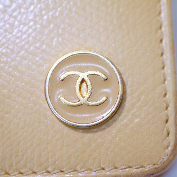 CHANEL ココボタン折財布（ベージュ）