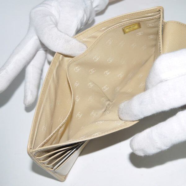 CHANEL ココボタン折財布（ベージュ）