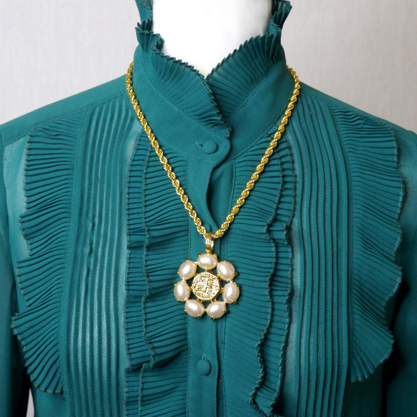 OLD CHANEL メダルモチーフ フラワーパールネックレス（ゴールド）