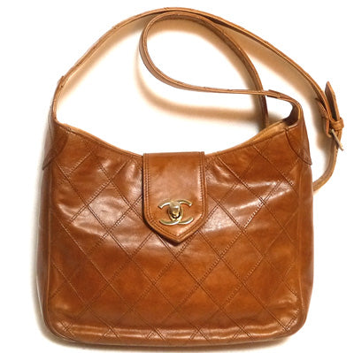 CHANEL マトラッセ　バケツショルダー（キャメル）