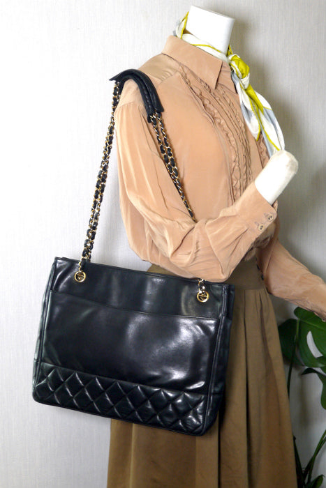 OLD CHANEL 　マトラッセトートバッグ（黒）
