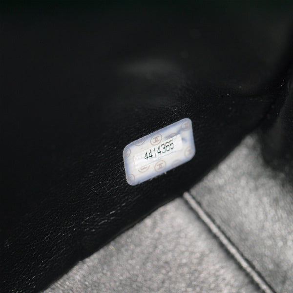 OLD CHANEL　極美品!!スクエア型チェーンバッグ（黒/キャビアスキン）