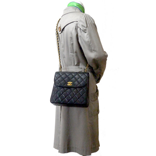 OLD CHANEL　極美品!!スクエア型チェーンバッグ（黒/キャビアスキン）