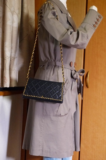 OLD CHANEL チェーンマトラッセ　ポシェット（黒））