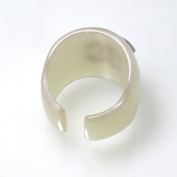 OLD CHANEL　ココマーク プラスティックリング（パールホワイト）