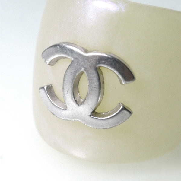 OLD CHANEL　ココマーク プラスティックリング（パールホワイト）