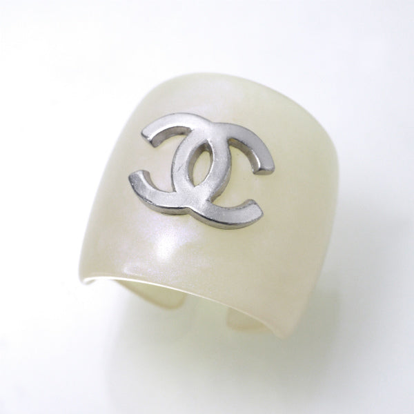 OLD CHANEL　ココマーク プラスティックリング（パールホワイト）