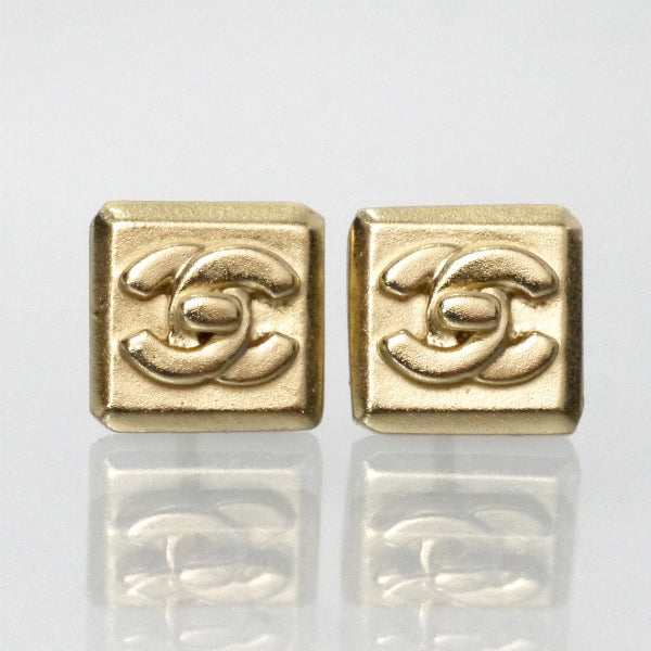 OLD CHANEL ココターンロック スクエアミニピアス（ゴールド）