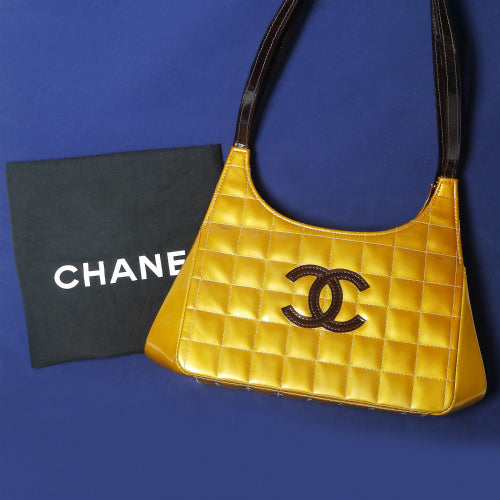 CHANEL　 チョコバー がま口バッグ（ゴールド）