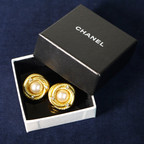 OLD CHANEL イヤリング（ゴールド・渦巻き）