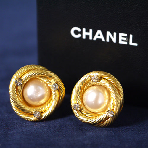 OLD CHANEL イヤリング（ゴールド・渦巻き）