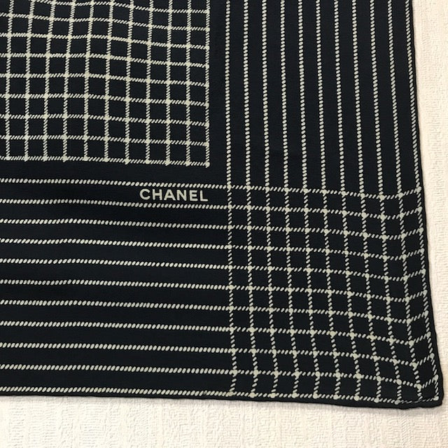 CHANEL　チェック×ストライプ大判スカーフ（紺×白）