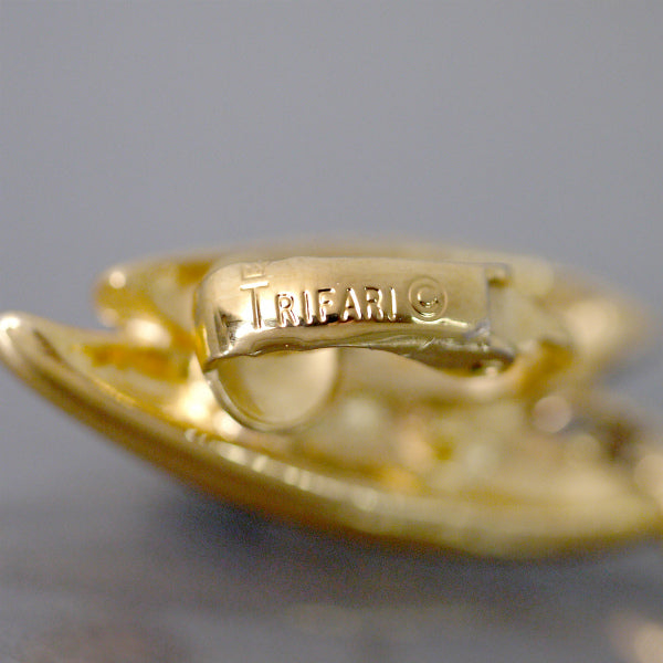 TRIFARI 流線型スウィングイヤリング(ゴールド)