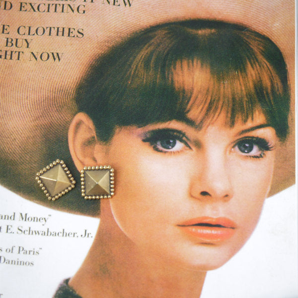 YVES SAINT LAURENT　大ぶりピラミッドイヤリング（真鍮古美）