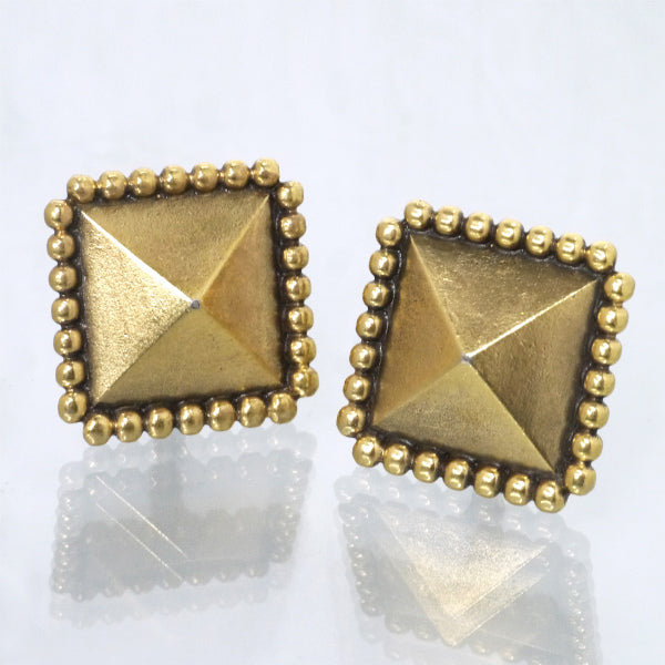 YVES SAINT LAURENT　大ぶりピラミッドイヤリング（真鍮古美）
