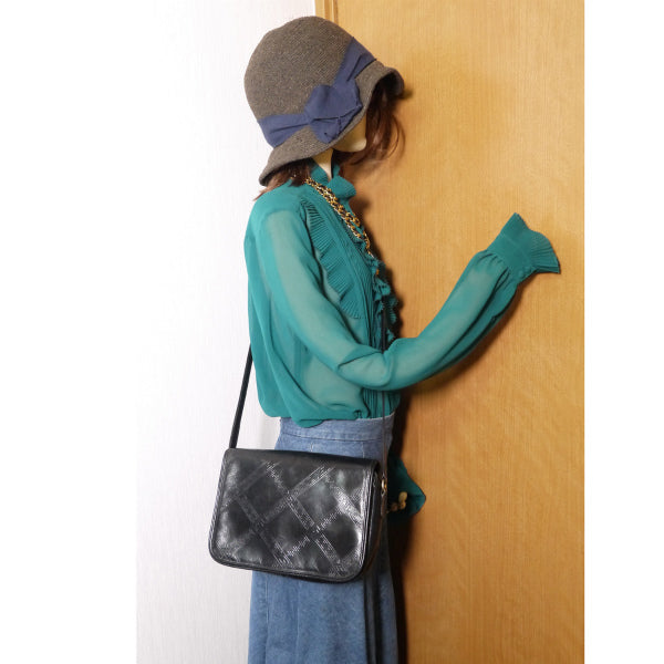 YVES SAINT LAURENT YSLロゴ×メアンダーチェック総革ショルダー（黒）