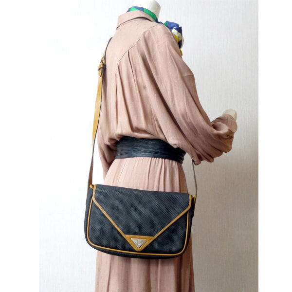 YVES SAINT LAURENT バイカラーYSLロゴ横長ショルダー（キャメル/グレー系）