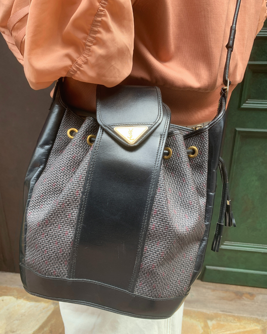 YVES SAINT LAURENT 巾着ショルダー（黒）