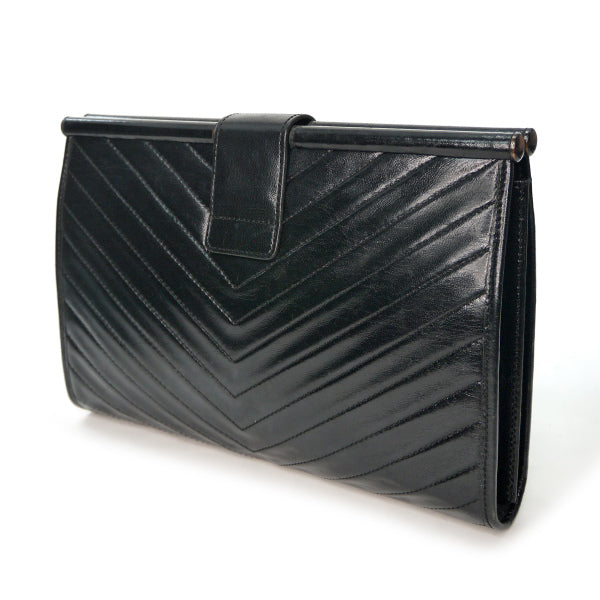 YVES SAINT LAURENT 総革Vステッチロゴクラッチバッグ（黒）