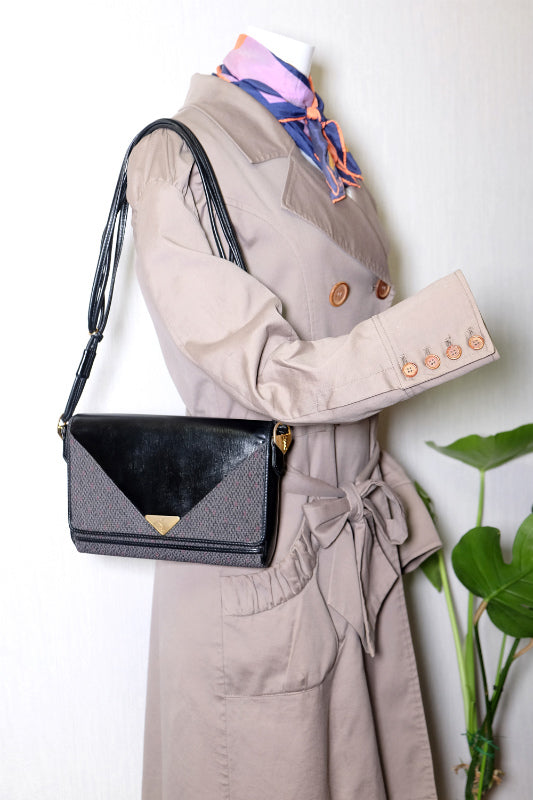 YVES SAINT LAURENT ロゴプレート2WAYバッグ(黒)