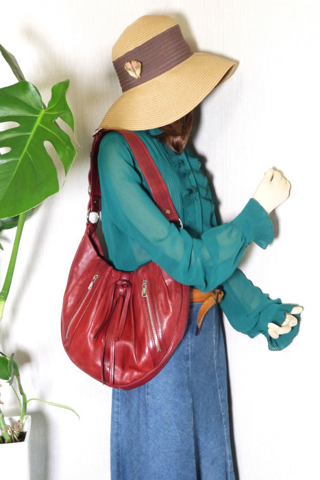 YVES SAINT LAURENT 半円ワンショルダー（赤）