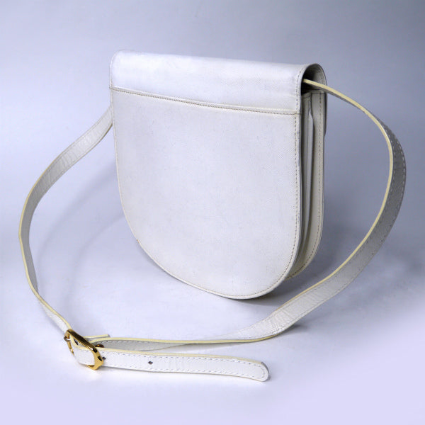 YVES SAINT LAURENT ロゴエンボス デザインフラップショルダー（白）