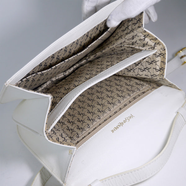 YVES SAINT LAURENT ロゴエンボス デザインフラップショルダー（白）