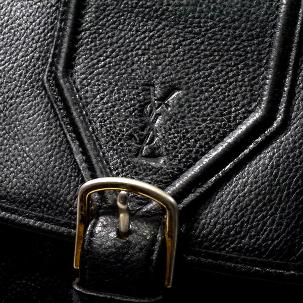 YVES SAINT LAURENT 総革カサンドラ ロゴ刻印ショルダー（黒）