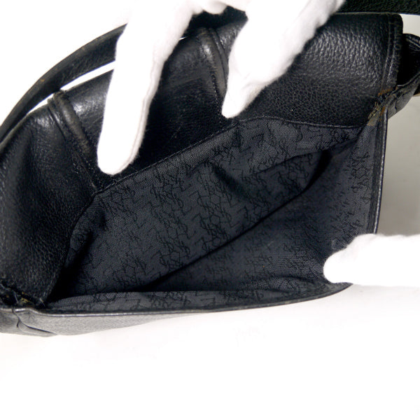 YVES SAINT LAURENT 総革カサンドラ ロゴ刻印ショルダー（黒）