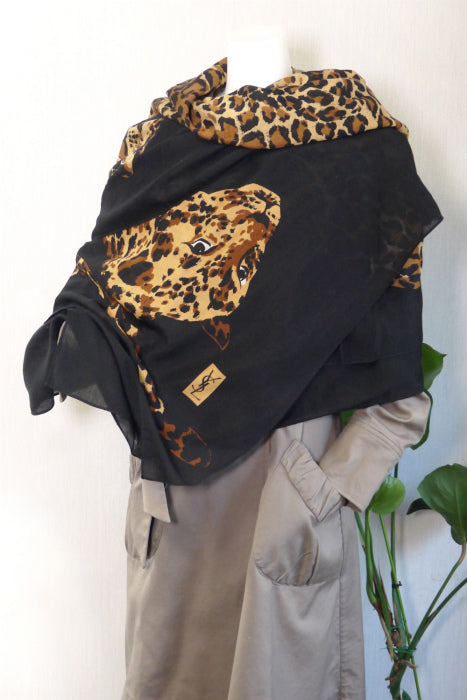 YVES SAINT LAURENT ヒョウ柄大判ショール（黒系）