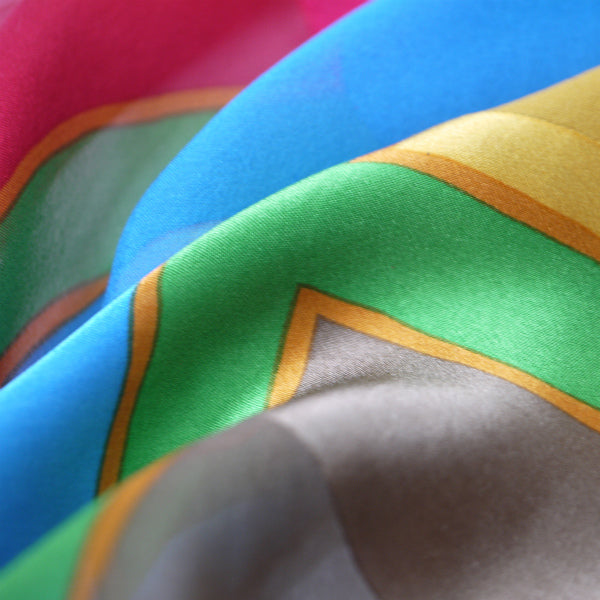 YVES SAINT LAURENT シルク大判スカーフ マルチブロックカラー（赤系）