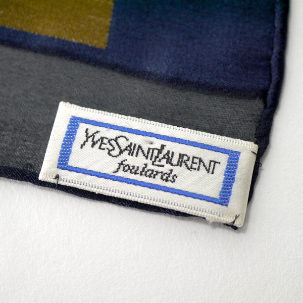 YVES SAINT LAURENT シルク大判スカーフ マルチブロックカラー（赤系）