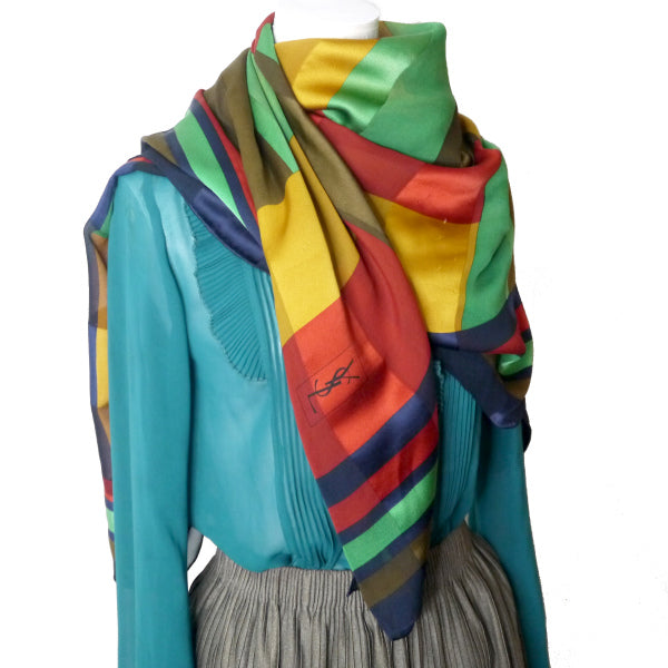 YVES SAINT LAURENT シルク大判スカーフ マルチブロックカラー（赤系）