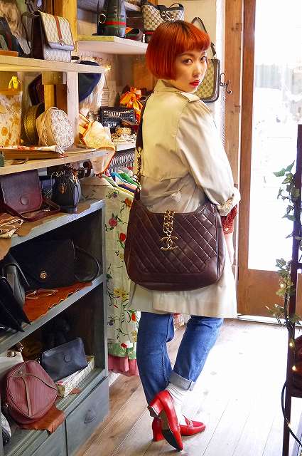 CHANEL　マトラッセ　大型ショルダー（茶）