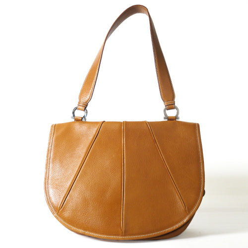 Salvatore Ferragamo　総皮半円ワンショルダー（キャメル）