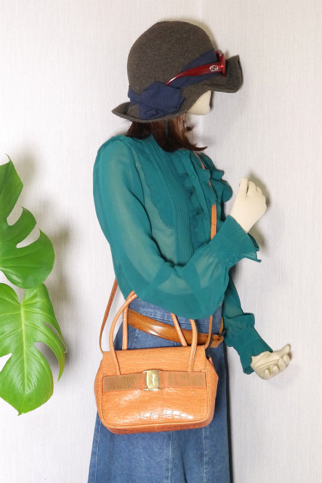 Salvatore Ferragamo  リボン２Ｗayポシェット（オレンジ）