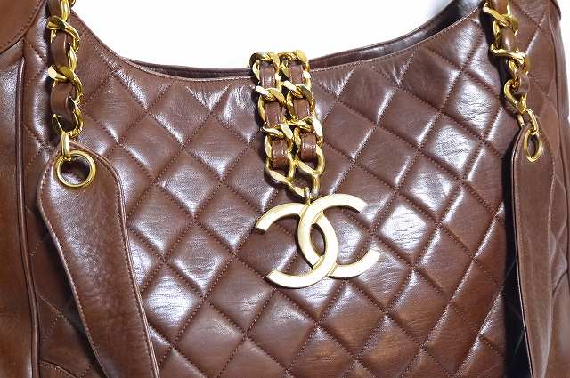 CHANEL　マトラッセ　大型ショルダー（茶）