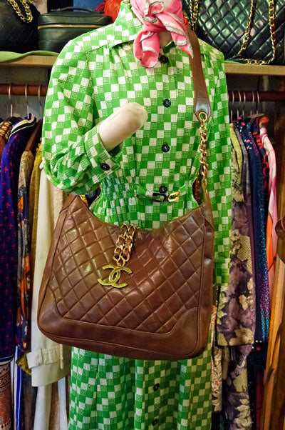 CHANEL　マトラッセ　大型ショルダー（茶）