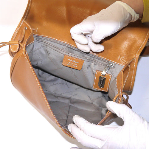 Salvatore Ferragamo　総皮半円ワンショルダー（キャメル）