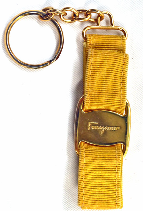 Ferragamo リボンキーホルダー（黄）