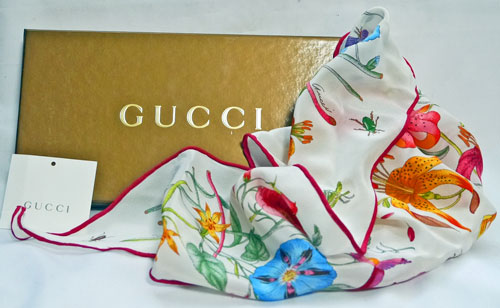 OLD Gucci シルクNewスカーフ（菱形）