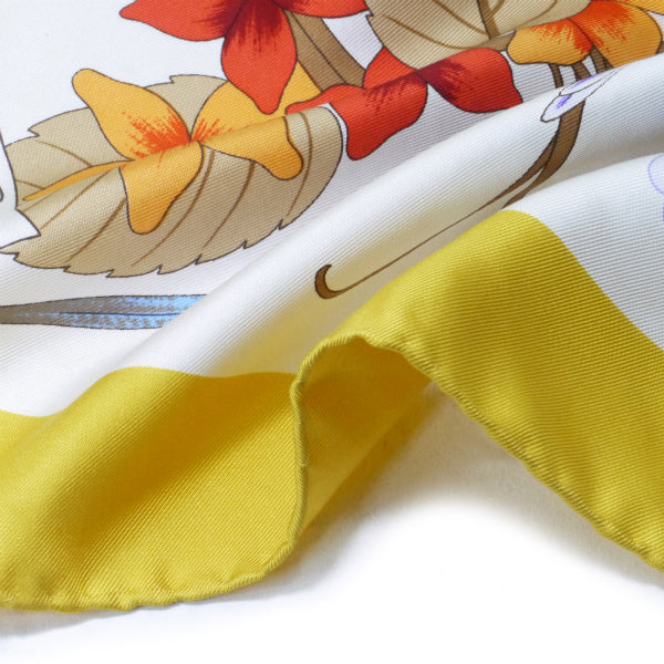 OLD Gucci　ボタニカル柄シルクスカーフ(黄色)