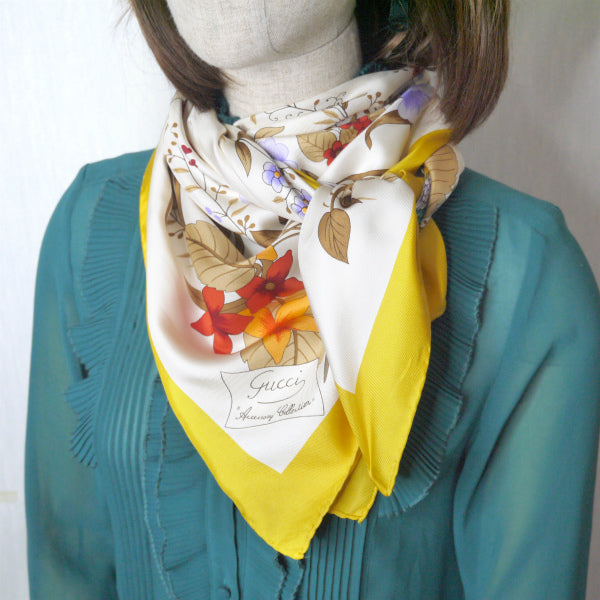 OLD Gucci　ボタニカル柄シルクスカーフ(黄色)