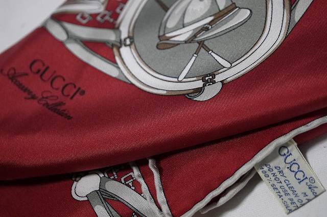 OLD Gucci シルクスカーフ（赤）